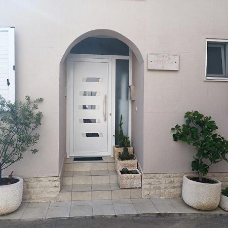 Apartments Vrime 비오그라드나모루 외부 사진